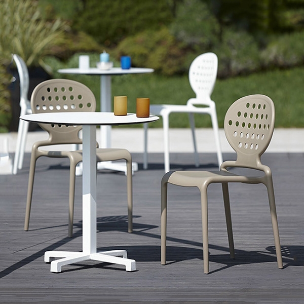 Colette, Scab. Ìîäåðåí èòàëèàíñêè òðàïåçåí ñòîë, ïîäõîäÿù çà óïîòðåáà íà çàêðèòî è îòêðèòî.