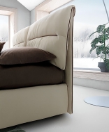  Academy. Le Comfort, .         .     