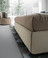 Academy. Le Comfort, .         .     