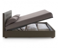  Academy. Le Comfort, .         .     