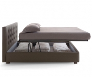  Academy. Le Comfort, .         .     