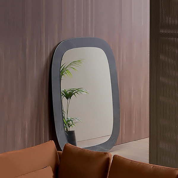 Модел Edgeless. Производител Bonaldo, Италия. Модерно италианско стенно