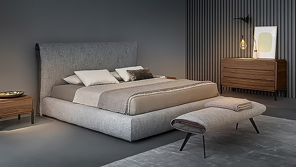  Saddle.  Bonaldo, .     .   , ,  