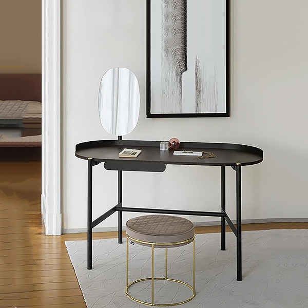 Madame, Calligaris.       .