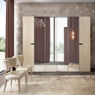    ,  Ambra.  Camelgroup, .       -  , 