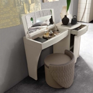  Luna.  Camelgroup, .    .      - , 
