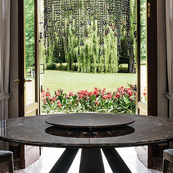  Lazy Susan.  Cattelan, .      .       