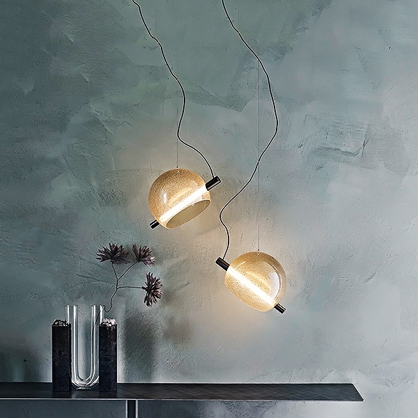 Cody, Cattelan.       ,   LED .