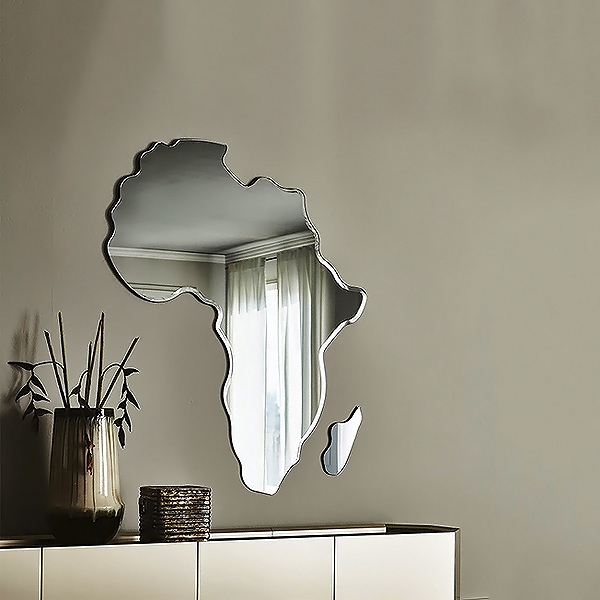 Africa, Cattelan.        .
