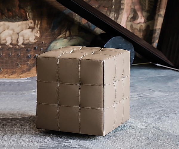 Bob Pouf, Cattelan.       .