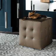 M Bob Pouf.  Cattelan, .        .  