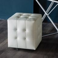 M Bob Pouf.  Cattelan, .        .  