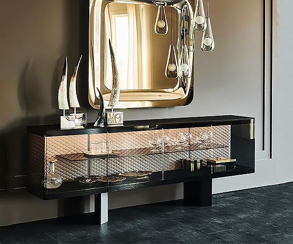 Boutique, Cattelan.       ,   .