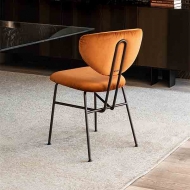  Chloe.  Cattelan, .     ,   ,   .  
