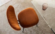  Chloe.  Cattelan, .     ,   ,   .  