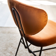  Chloe.  Cattelan, .     ,   ,   .  