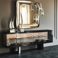  Glenn.  Cattelan, .        ,  . 