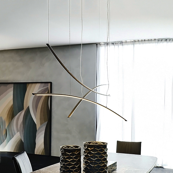 Katana, Cattelan.      LED ,    .
