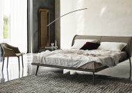  Katana.  Cattelan, .      LED ,    . 