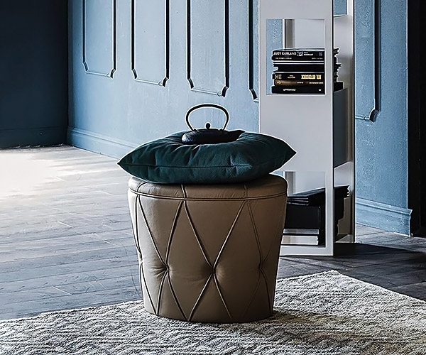 Pinko Pouf, Cattelan.    .