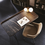  Planeta.  Cattelan, .   ,         , 