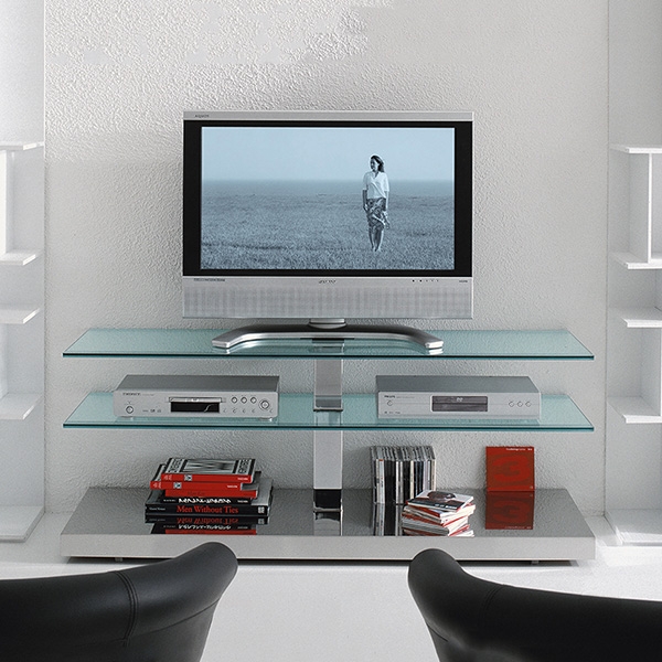 Play, Cattelan.    ,     .