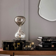  Sablier.  Cattelan, .    .     - ,