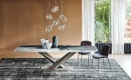  Stratos.  Cattelan, .        ,   .  