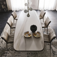  Stratos.  Cattelan, .        ,   .  