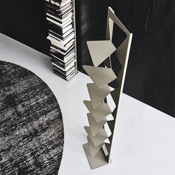  ,    ,  Trap.  Cattelan, .