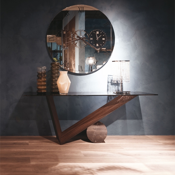 Valentino, Cattelan.     ,        .
