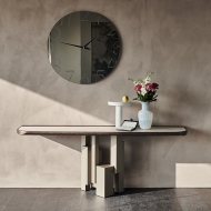  Skyline.  Cattelan, .    - , , , , , , 
