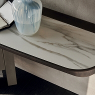  Skyline.  Cattelan, .    - , , , , , , 