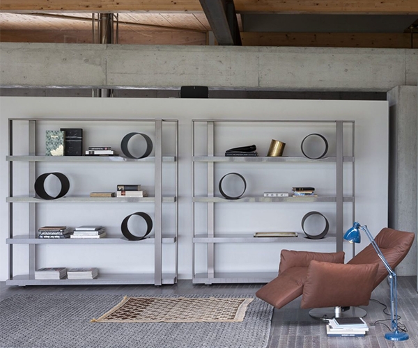 Bookcase O, Cierre.           .