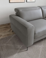  Gareth. Le Comfort, .         .    