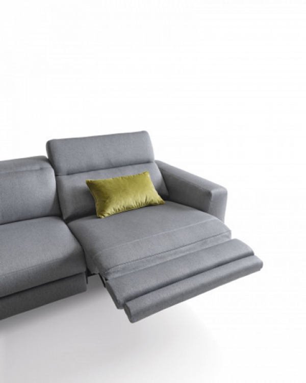  Gareth. Le Comfort, .         .    