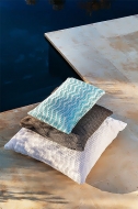  Wave Lounge,  Myyour, .    .     