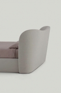  Embrace.  Pianca, .    .      - ,