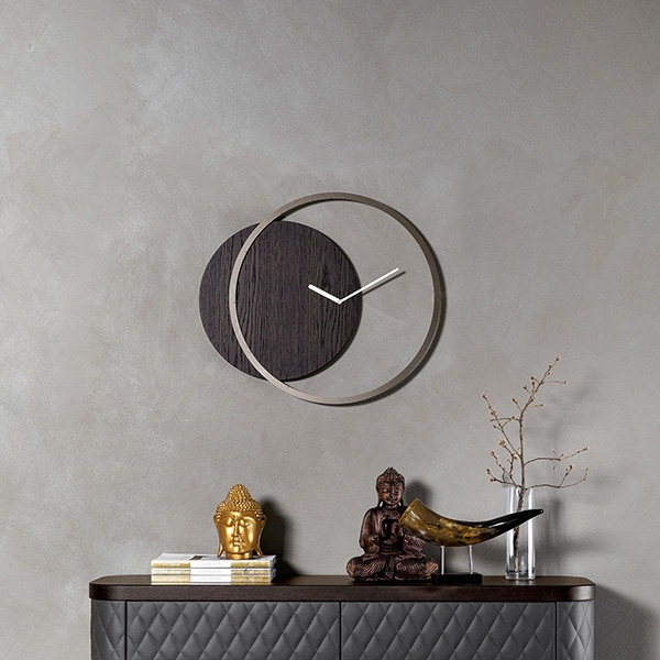 Circle, Tonin Casa.    .