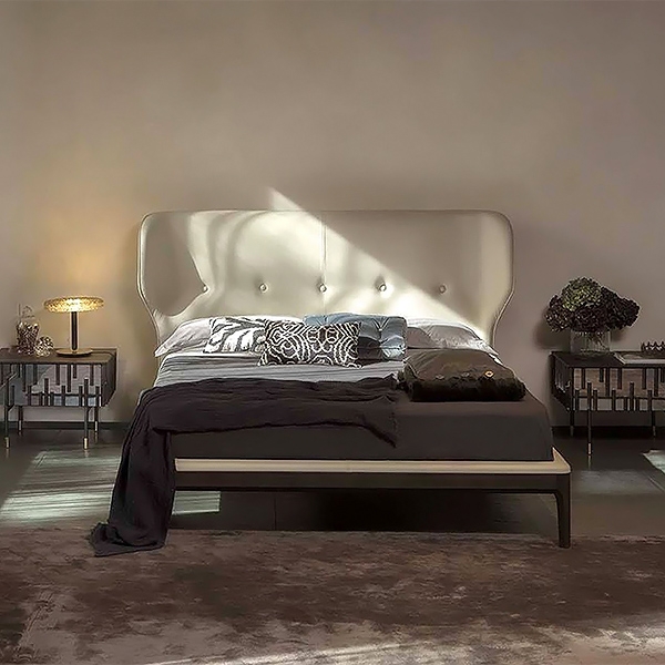 Ambra, Tonin Casa.  ,   .   ,    .