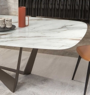 ����� Reverse, ������������ - Tonin Casa, ������. �������� ���������� ���� �� ���������� � ������� ������ � ���� �� ������ ��� �