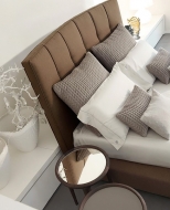  Robert.  Volpi, .    .      - , 