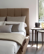  Robert.  Volpi, .    .      - , 
