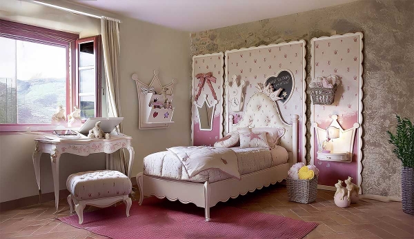 Wave with Crown, Volpi.         .