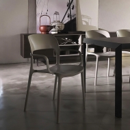 Ìîäåë Gipsy, ïðîèçâîäèòåë Bontempi, Èòàëèÿ. Ëóêñîçåí èòàëèàíñêè ñòîë ñúñ ñòðóêòóðà îò ïîëèïðîïèëåí è ôèáðîñòúêëî, ïîäõîäÿù çà óï