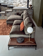 Модел Cadorna. Производител Nicoline, Италия. Луксозна италианска мека мебел с масивна дървена структура и текстилна или кожена 