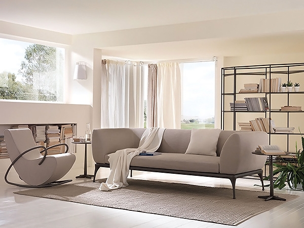 Модел Camilla. Производител Cantori, Италия. Луксозно, люлеещо се италианско кресло с метална рамка и сваляща се, текстилна тапи