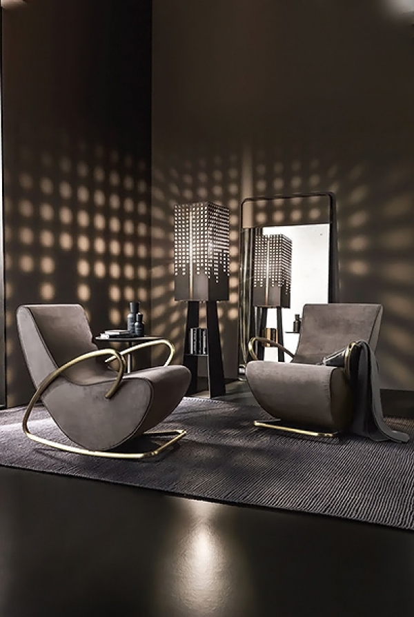 Модел Camilla. Производител Cantori, Италия. Луксозно, люлеещо се италианско кресло с метална рамка и сваляща се, текстилна тапи