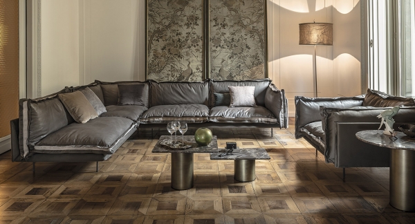 Мека мебел с кожена и текстилна тапицерия модел Auto-reverse. Производител: Arketipo, Италия. Дизайнерски италиански кожени дива