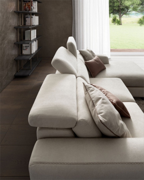 Модел Graffiti. Le Comfort, Италия. Мека мебел с механизми за промяна дълбочината на сядане и височината на облягане. Модерни ит